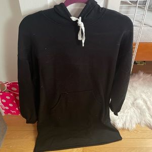 Long and cute black sweatshirt